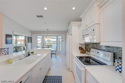 2770 Cypress Trace Cir 2424, Naples FL - photo 7 of 31