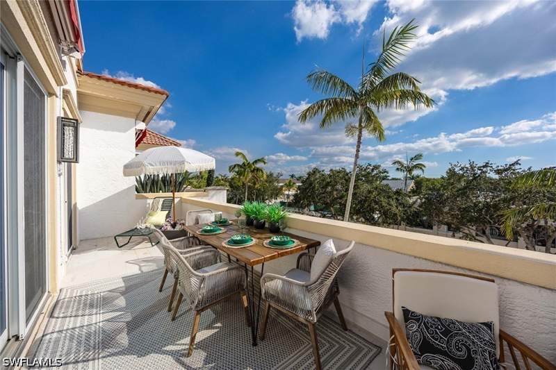 2 bedroom Condominium at 365 5th Ave S 305, Olde Naples, Naples — photo 3