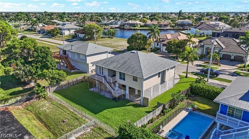 4 bedroom SingleFamilyResidence at 126 Greenview St, Marco Island, Marco Island — photo 2