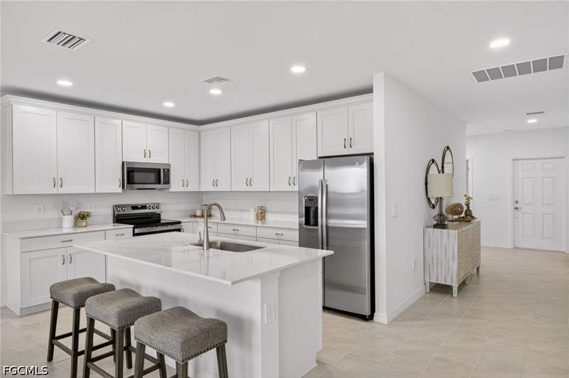 3 bedroom SingleFamilyResidence at 263 Lakeside Breeze Way, Whispering Lakes, Lehigh Acres — photo 2