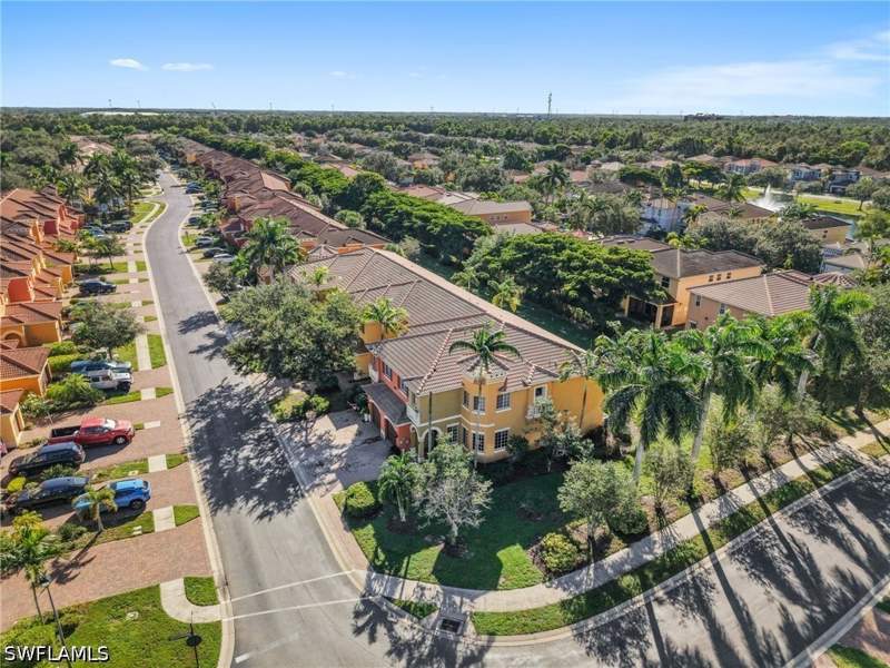 4 bedroom Townhouse at 10101 Tin Maple Dr 122, Copper Oaks, Estero — photo 4