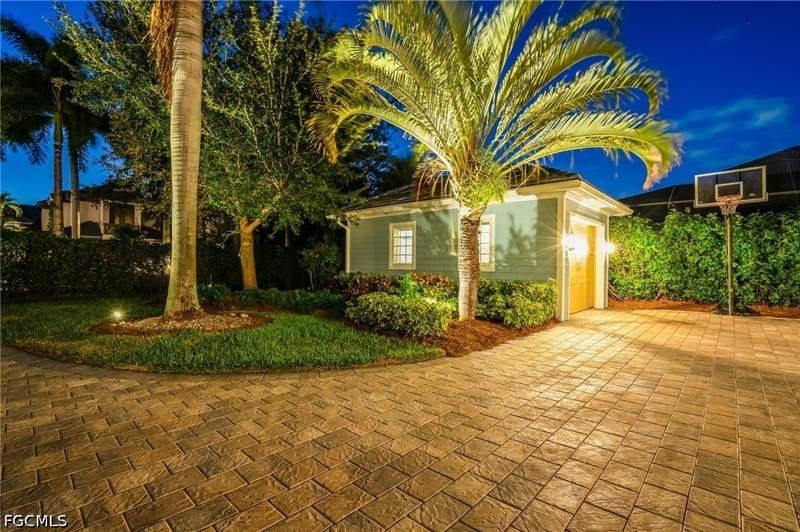 6 bedroom SingleFamilyResidence at 12630 Apopka Ct, Buttonwood Harbor, North Fort Myers — photo 5