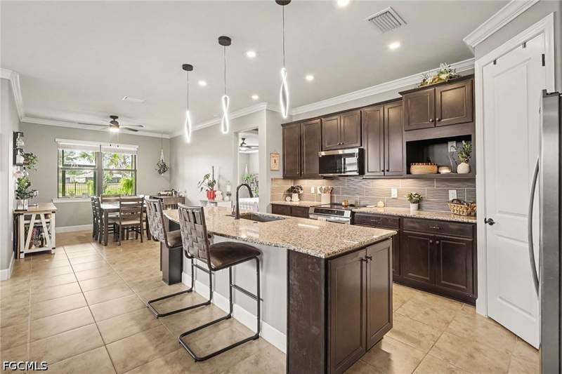 3 bedroom SingleFamilyResidence at 3020 Walnut Grove Ln, Country Club, Alva — photo 2