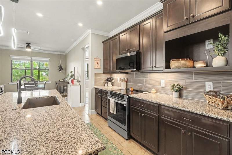 3 bedroom SingleFamilyResidence at 3020 Walnut Grove Ln, Country Club, Alva — photo 3