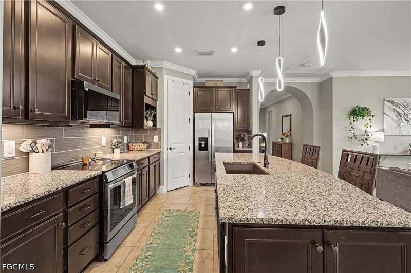 3 bedroom SingleFamilyResidence at 3020 Walnut Grove Ln, Country Club, Alva — photo 5