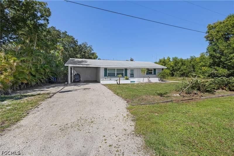 2 bedroom SingleFamilyResidence at 10795 Holly Rd, Pine Island Center, Bokeelia — photo 2