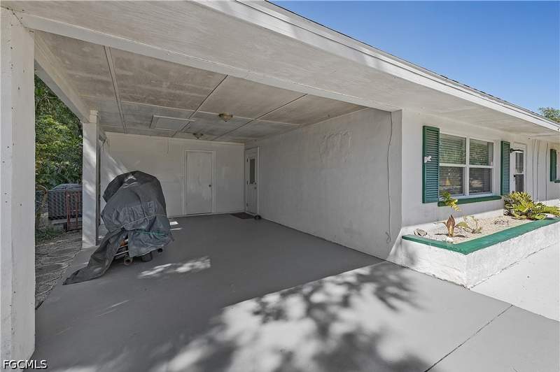 2 bedroom SingleFamilyResidence at 10795 Holly Rd, Pine Island Center, Bokeelia — photo 3