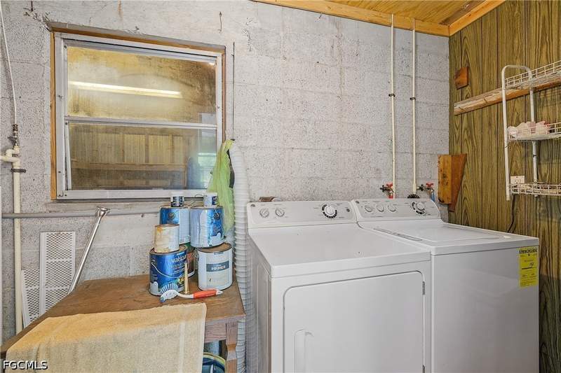 2 bedroom SingleFamilyResidence at 10795 Holly Rd, Pine Island Center, Bokeelia — photo 4