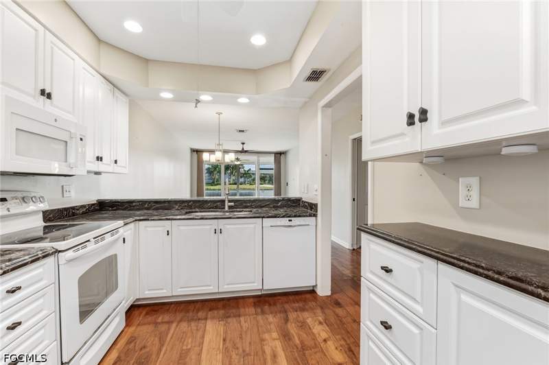 2 bedroom Condominium at 14751 Hole In One Cir 109, Golfview Golf & Racquet Club, Fort Myers — photo 4
