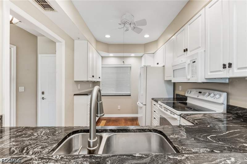 2 bedroom Condominium at 14751 Hole In One Cir 109, Golfview Golf & Racquet Club, Fort Myers — photo 5