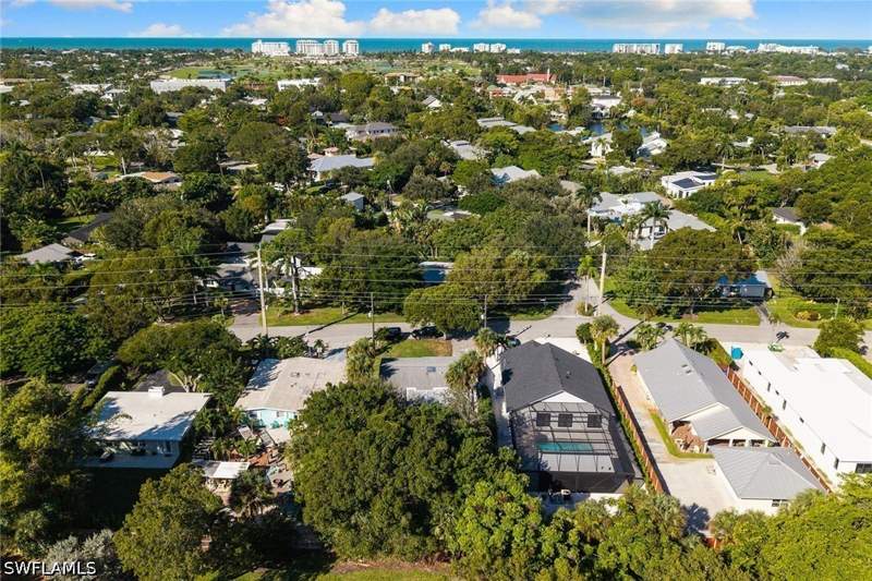 3 bedroom SingleFamilyResidence at 1010 13th St N, Lake Park, Naples — photo 3