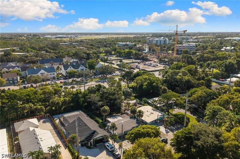 3 bedroom SingleFamilyResidence at 1010 13th St N, Lake Park, Naples — photo 5
