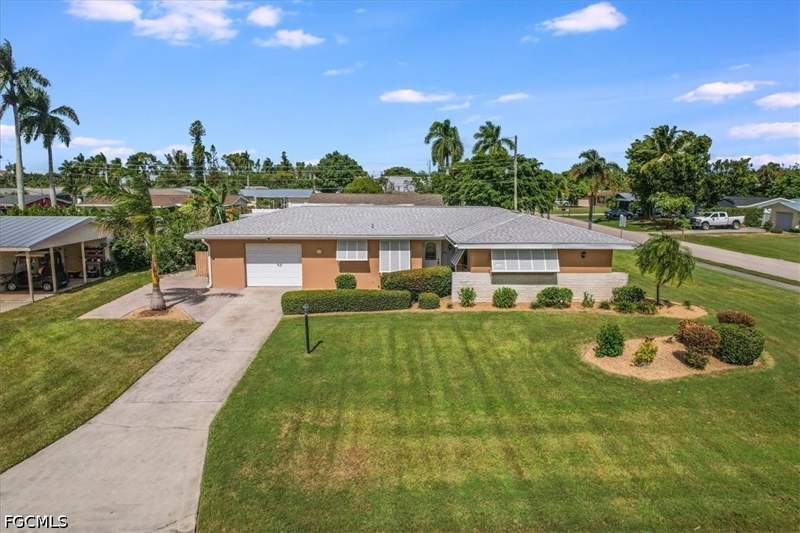 2 bedroom SingleFamilyResidence at 1459 Collins Rd, McGregor Groves, Fort Myers — photo 2
