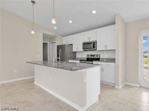 2810 NW 4th Pl, Cape Coral FL - photo 12 of 35