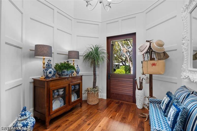 3 bedroom SingleFamilyResidence at 530 1st Ave N, Olde Naples, Naples — photo 3