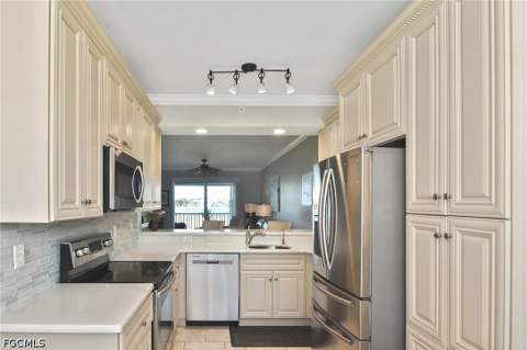 10450 Washingtonia Palm Way 1425, Fort Myers FL - photo 11 of 34