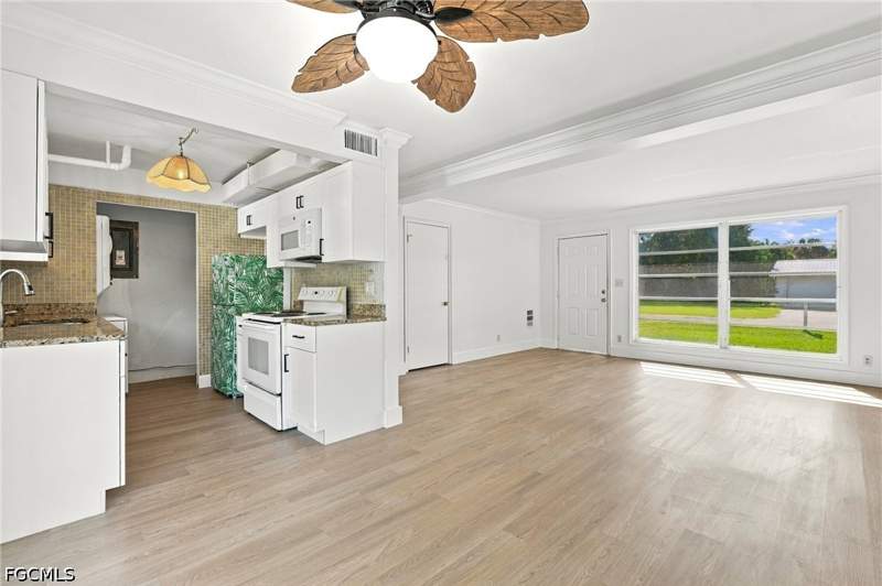 2 bedroom SingleFamilyResidence at 871 Lake McGregor Dr, Fort Myers, Fort Myers — photo 5