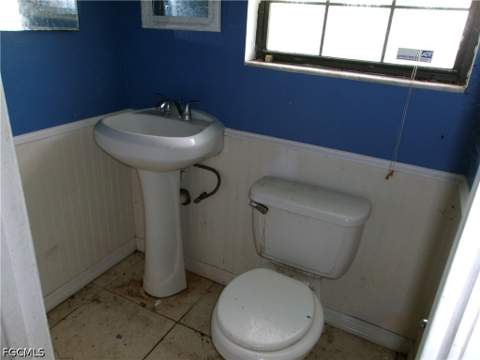 902 Poinsettia Ave, Lehigh Acres FL - photo 10 of 10