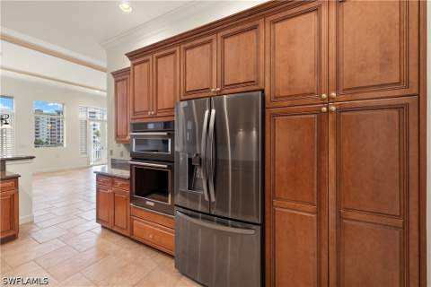 109 Barefoot Cir 22, Bonita Springs FL - photo 19 of 42