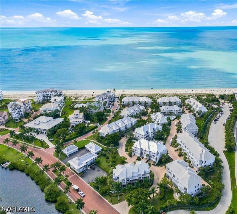3 bedroom Attached at 109 Barefoot Cir 22, Villas At Barefoot Beach, Bonita Springs — photo 4