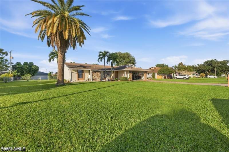 3 bedroom SingleFamilyResidence at 1919 SE 1st St, Cape Coral, Cape Coral — photo 2