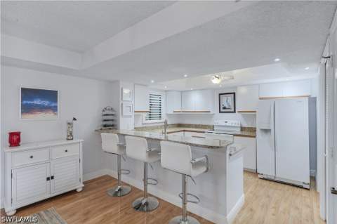 1609 Spoonbill Ln B, Naples FL - photo 8 of 31