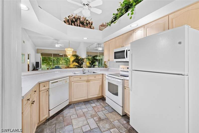 2 bedroom Condominium at 1048 Manor Lake Dr 203, Manors Of Regal Lake, Naples — photo 5