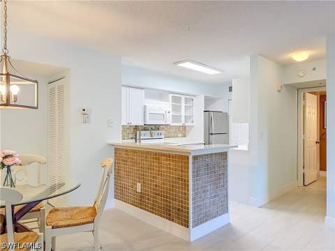 8880 Colonnades Ct W 413, Bonita Springs FL - photo 11 of 49
