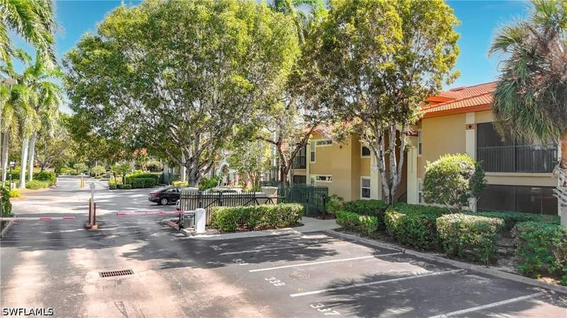 2 bedroom Condominium at 8880 Colonnades Ct W 413, San Mirage, Bonita Springs — photo 2