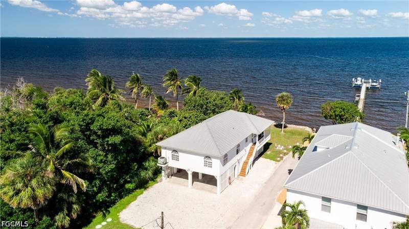 3 bedroom SingleFamilyResidence at 8560 Ebbtide Way, Pine Island, Bokeelia — photo 2