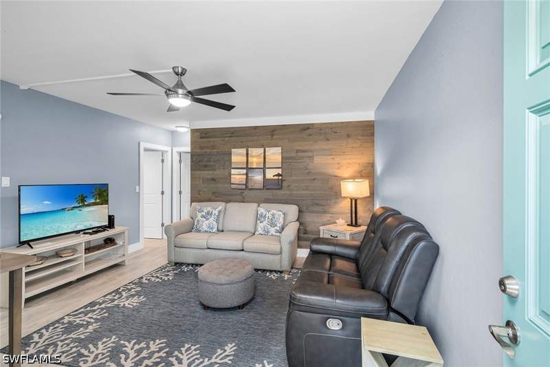 1 bedroom Condominium at 130 N Collier Blvd H2, Marco Beach, Marco Island — photo 2