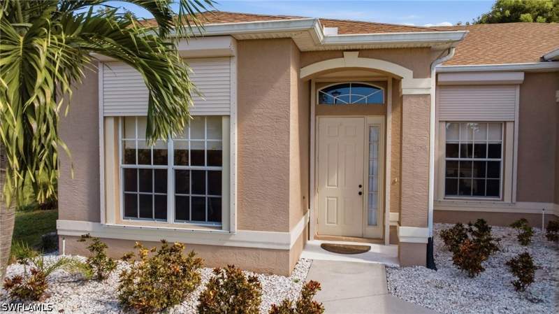 5 bedroom SingleFamilyResidence at 23428 Hat Pin Ct, Meadowbrook, Estero — photo 2