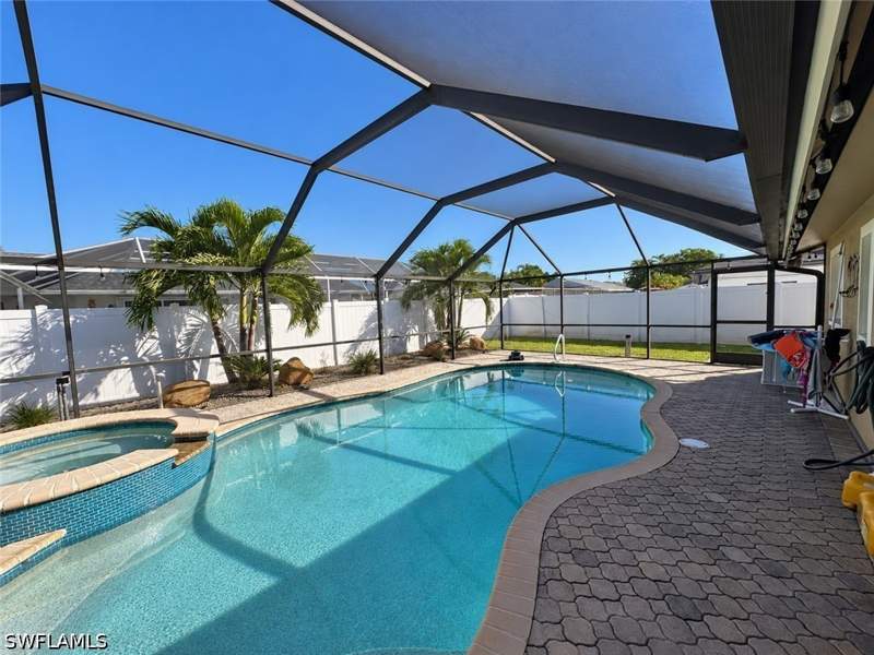 3 bedroom SingleFamilyResidence at 861 Hofstra Dr, Principia, Fort Myers — photo 2