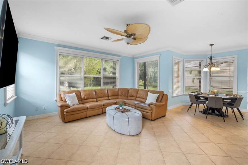 5 bedroom SingleFamilyResidence at 2346 Butterfly Palm Dr, Saturnia Lakes, Naples — photo 3