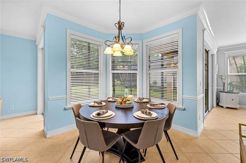 5 bedroom SingleFamilyResidence at 2346 Butterfly Palm Dr, Saturnia Lakes, Naples — photo 4