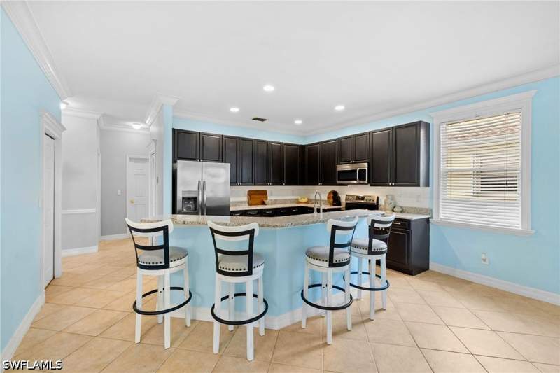 5 bedroom SingleFamilyResidence at 2346 Butterfly Palm Dr, Saturnia Lakes, Naples — photo 5