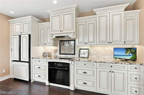 4600 Yacht Harbor Dr 412, Naples FL - photo 19 of 50