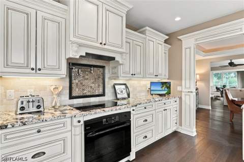 4600 Yacht Harbor Dr 412, Naples FL - photo 20 of 50