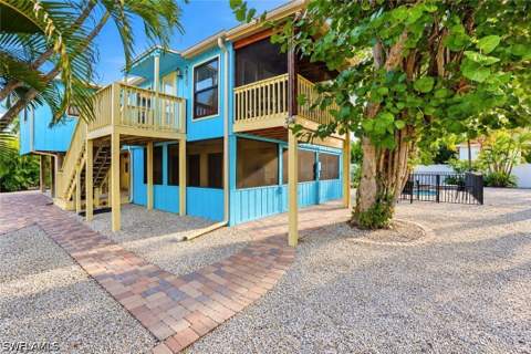 210 Miramar St, Fort Myers Beach FL - photo 7 of 48