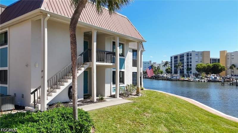 1 bedroom Condominium at 200 Lenell Rd 117, Estero Island Yacht & Racquet Club Condo, Fort Myers Beach — photo 4