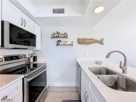 200 Lenell Rd 117, Fort Myers Beach FL - photo 7 of 30