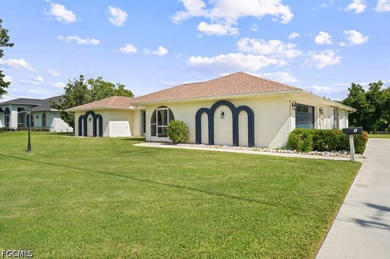 3 bedroom SingleFamilyResidence at 315 SE 20th Ct, Cape Coral, Cape Coral — photo 2