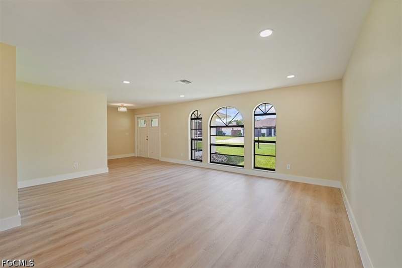 3 bedroom SingleFamilyResidence at 315 SE 20th Ct, Cape Coral, Cape Coral — photo 3