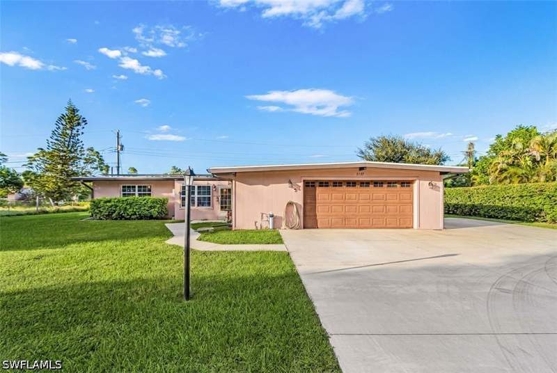 4 bedroom SingleFamilyResidence at 2137 Aldridge Ave, Fort Myers Villas, Fort Myers — photo 2