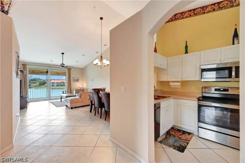 6890 Huntington Lakes Cir 201, Naples FL - photo 12 of 21