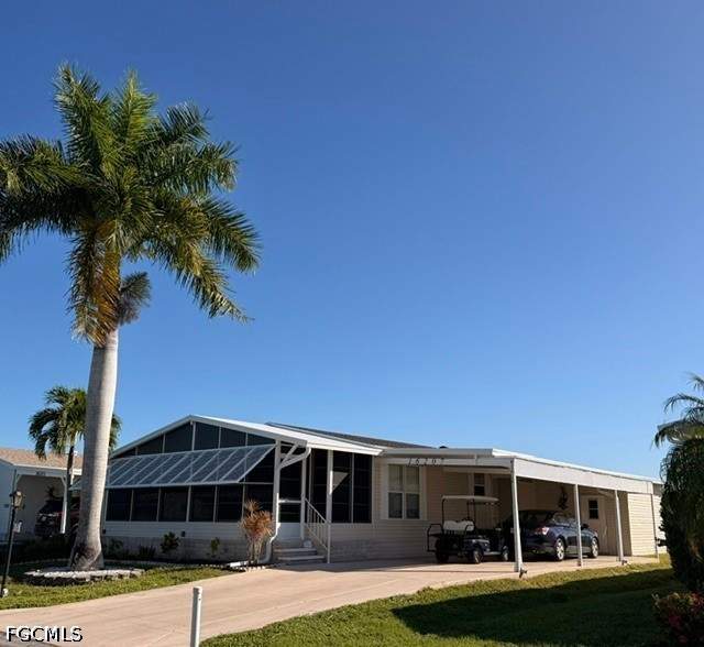 2 bedroom ManufacturedHome at 16207 Durham Ave, Lee Plantation, Fort Myers — photo 2
