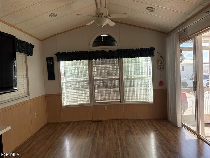 1 bedroom ManufacturedHome at 11200 Sunglow Ln 1, Fort Myers Beach Campground, Fort Myers — photo 3