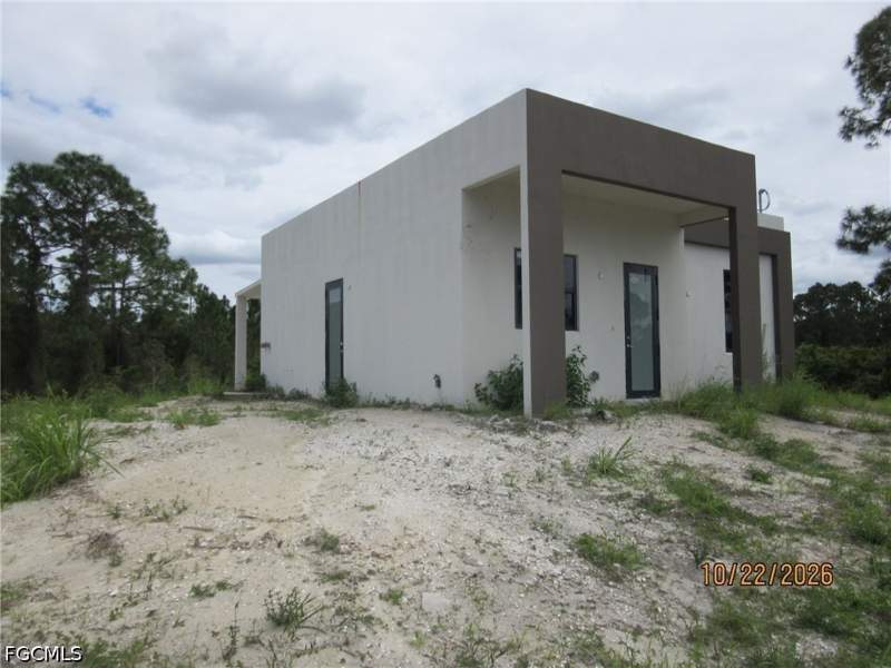 2 bedroom SingleFamilyResidence at 833 Harbour Ave S, Lehigh Acres, Lehigh Acres — photo 3