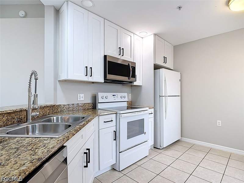 2 bedroom Condominium at 12151 Summergate Cir R101, Summerwind, Fort Myers — photo 3