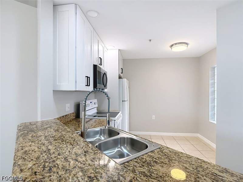 2 bedroom Condominium at 12151 Summergate Cir R101, Summerwind, Fort Myers — photo 5